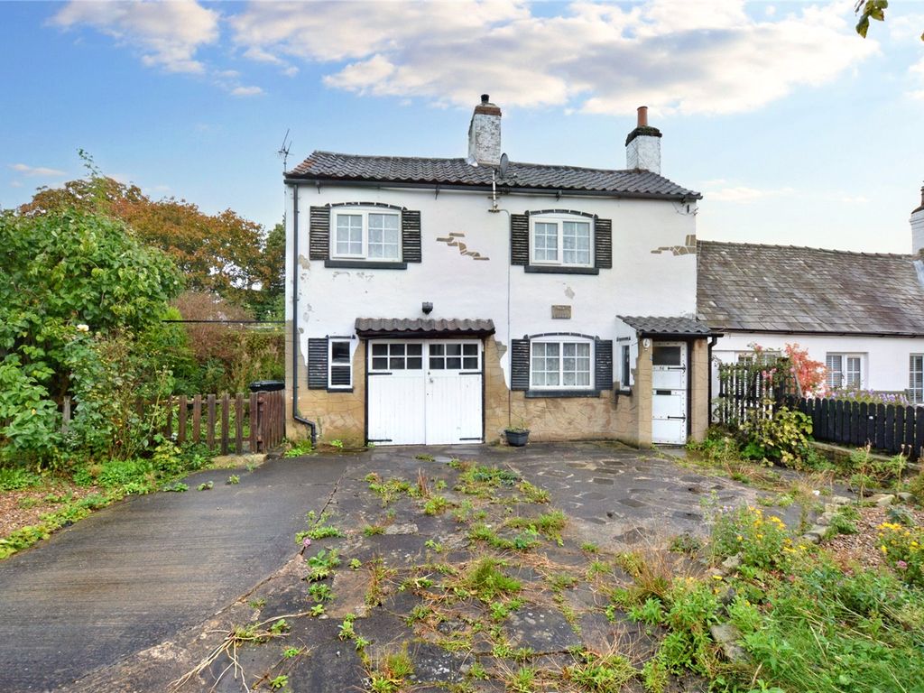3 bed semidetached house for sale in Stocks Rise, Leeds, West