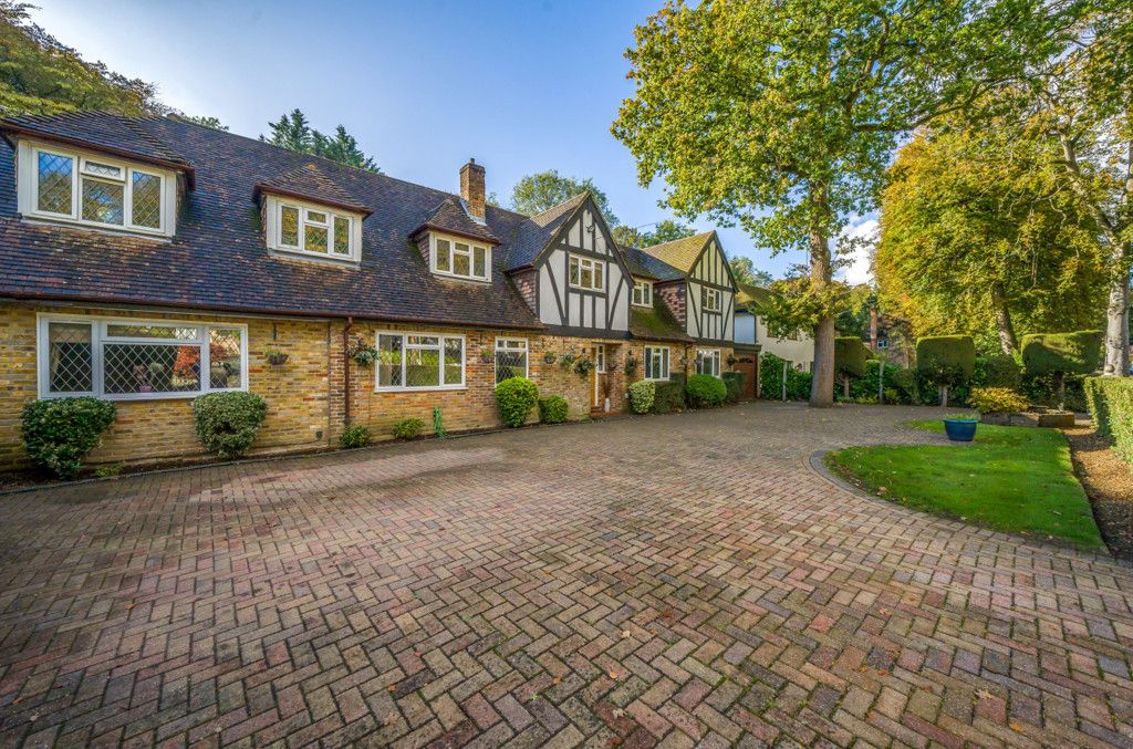 5 bed detached house for sale in Valley Road, Rickmansworth