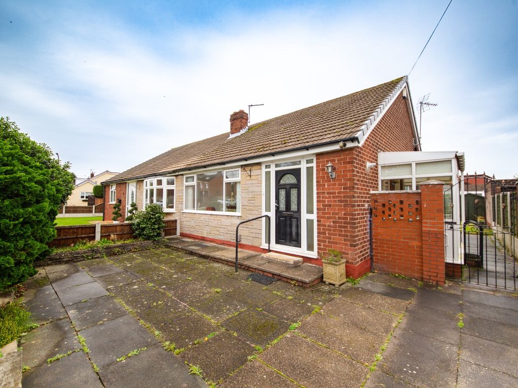 2 bed semidetached bungalow for sale in Billinge Road, AshtonIn