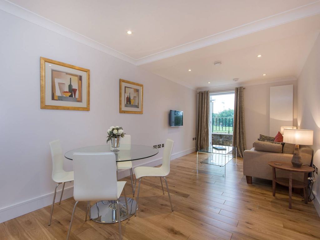 2 bed flat for sale in Kennington Lane, Vauxhall, London SE11, £550,000