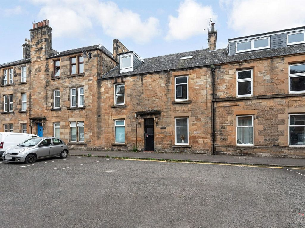 3 bed flat for sale in Bruce Street, Stirling FK8, £160,000 Zoopla