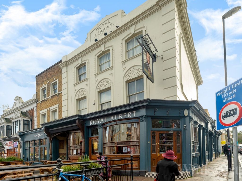 1 bed flat to rent in New Cross Road, London SE14, £1,100 pcm Zoopla