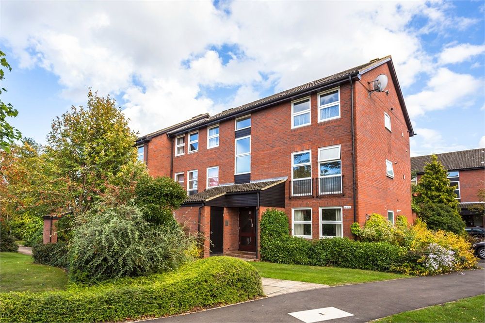 1 bed flat for sale in Fountain Gardens, Windsor, Berkshire SL4, £