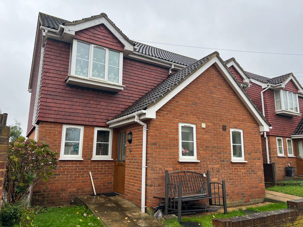 2 bed semidetached house to rent in Wyles Street, Gillingham ME7, £