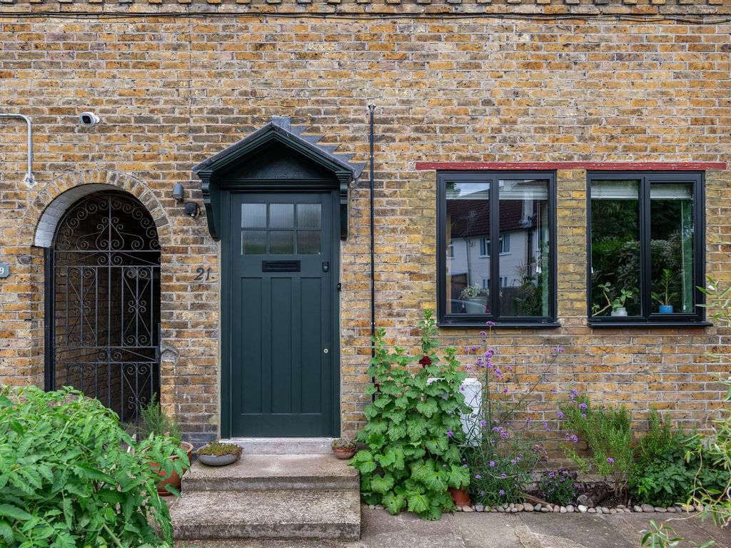 2 bed property for sale in Deyncourt Road, London N17 Zoopla