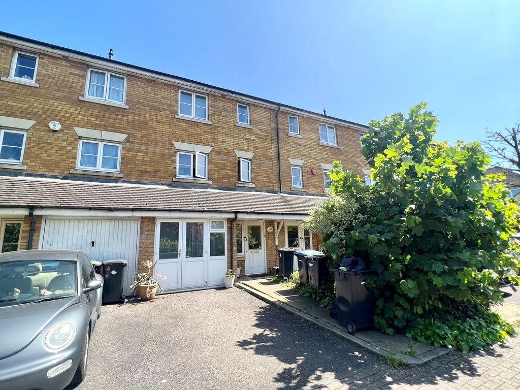 3 bed flat to rent in Westminster Drive, Palmers Green N13 Zoopla
