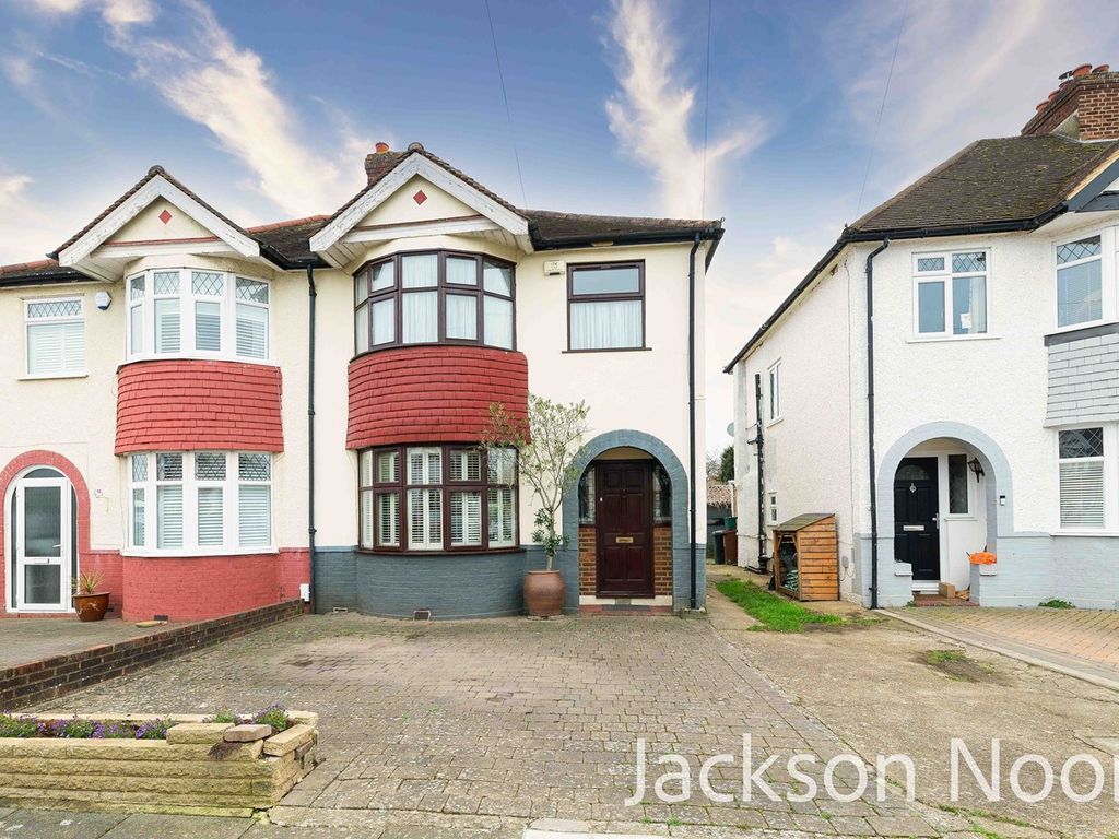 3 bed semidetached house for sale in Sunnymede Avenue, Ewell KT19, £