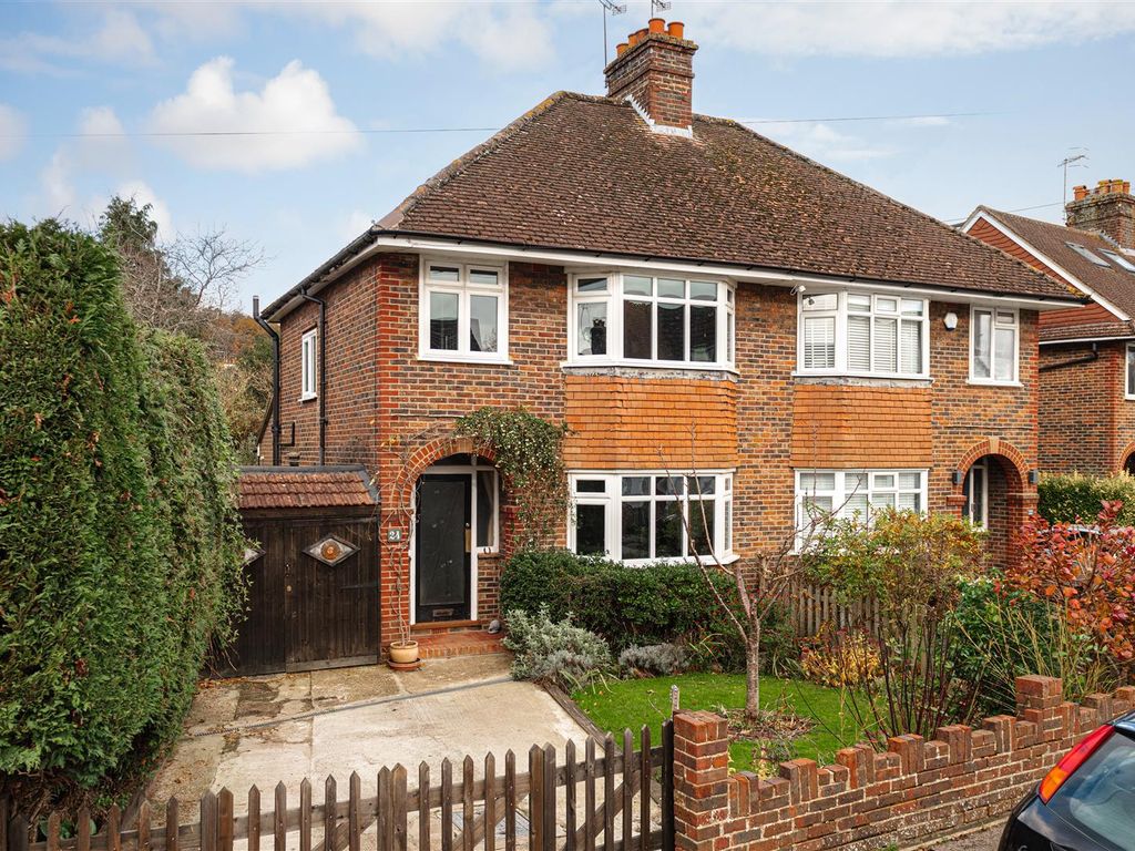 3 bed semidetached house for sale in New North Road, Reigate RH2, £