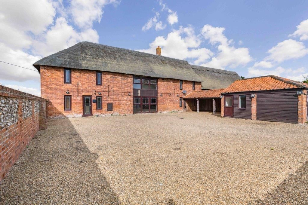 4 bed barn conversion to rent in Aylsham Road, North Walsham NR28 Zoopla