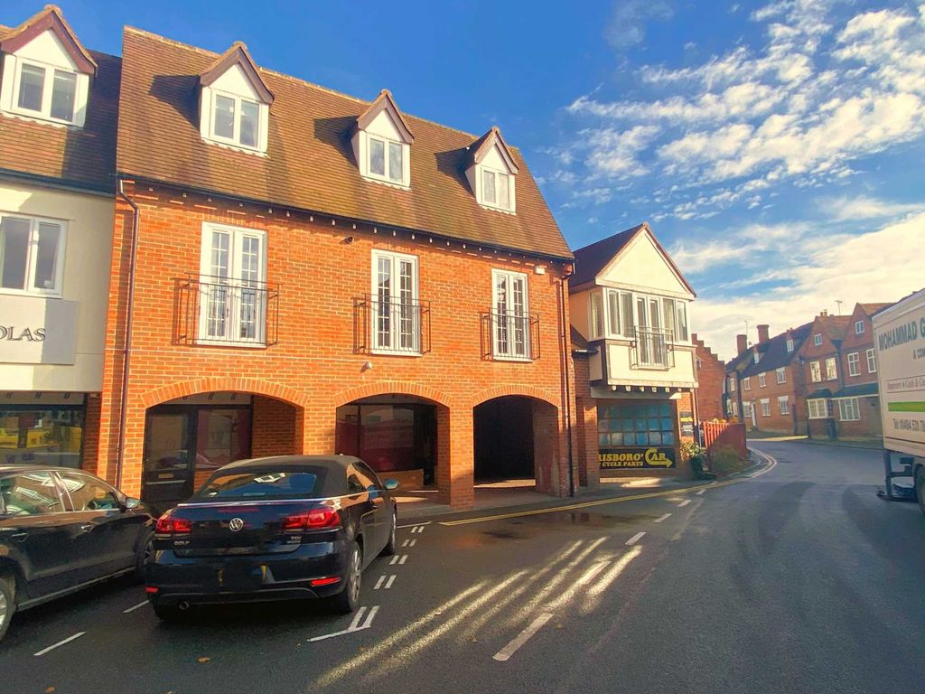 2 bed flat to rent in Malthouse Square, Princes Risborough HP27, £1,195