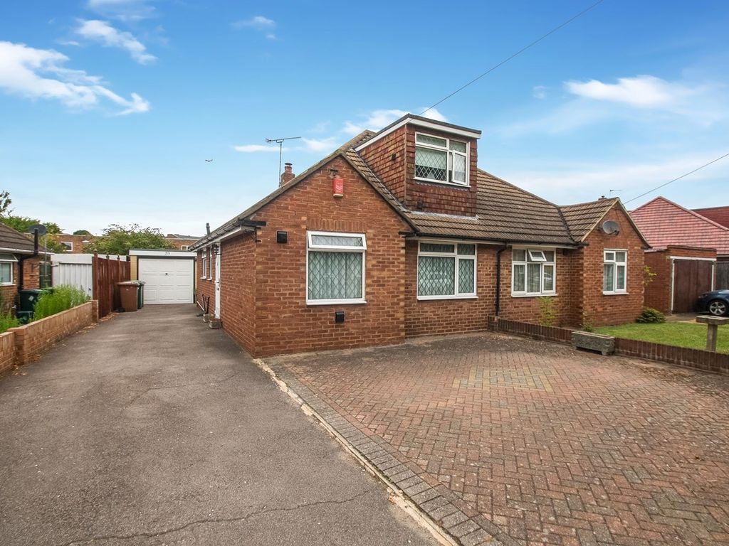 4 bed semidetached house for sale in Clare Road, StainesUponThames