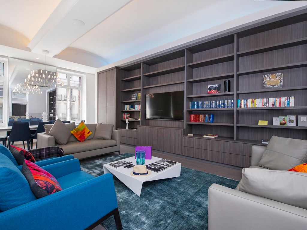 Whitehall, Trafalgar Square SW1A  