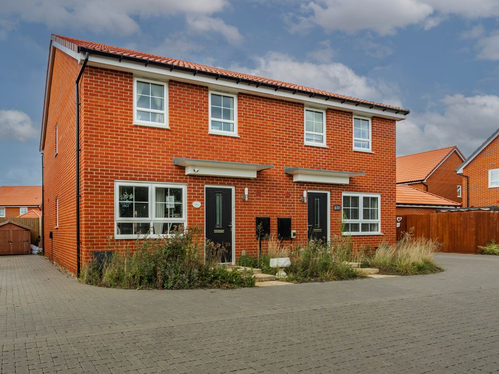 3 bed semidetached house for sale in Pellew Place, Cringleford
