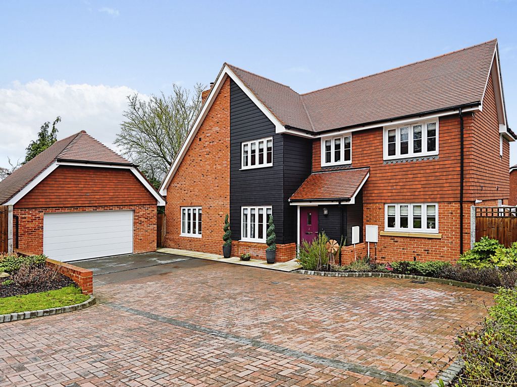 5 bed detached house for sale in Downs View Way, Chartham, Canterbury