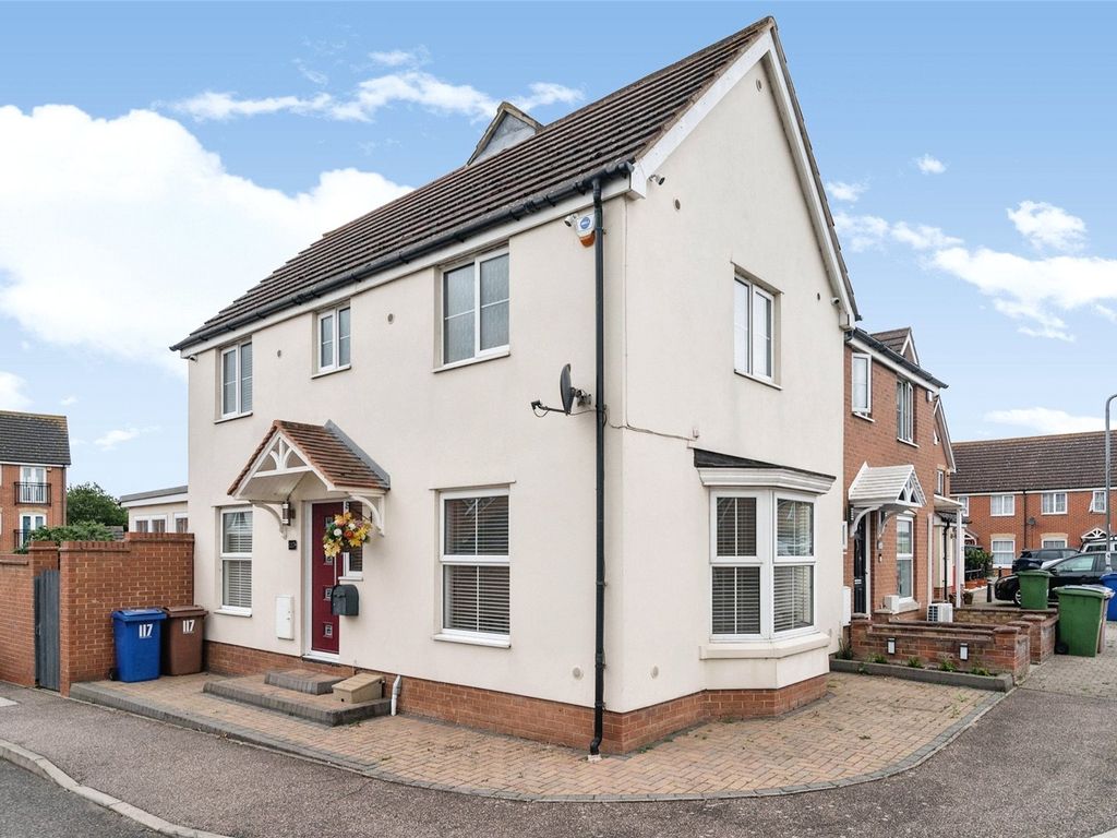 3 bed detached house for sale in Hill House Drive, Chadwell St. Mary