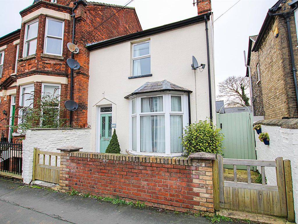 3 bed end terrace house for sale in Park Lane, Newmarket CB8, £315,000