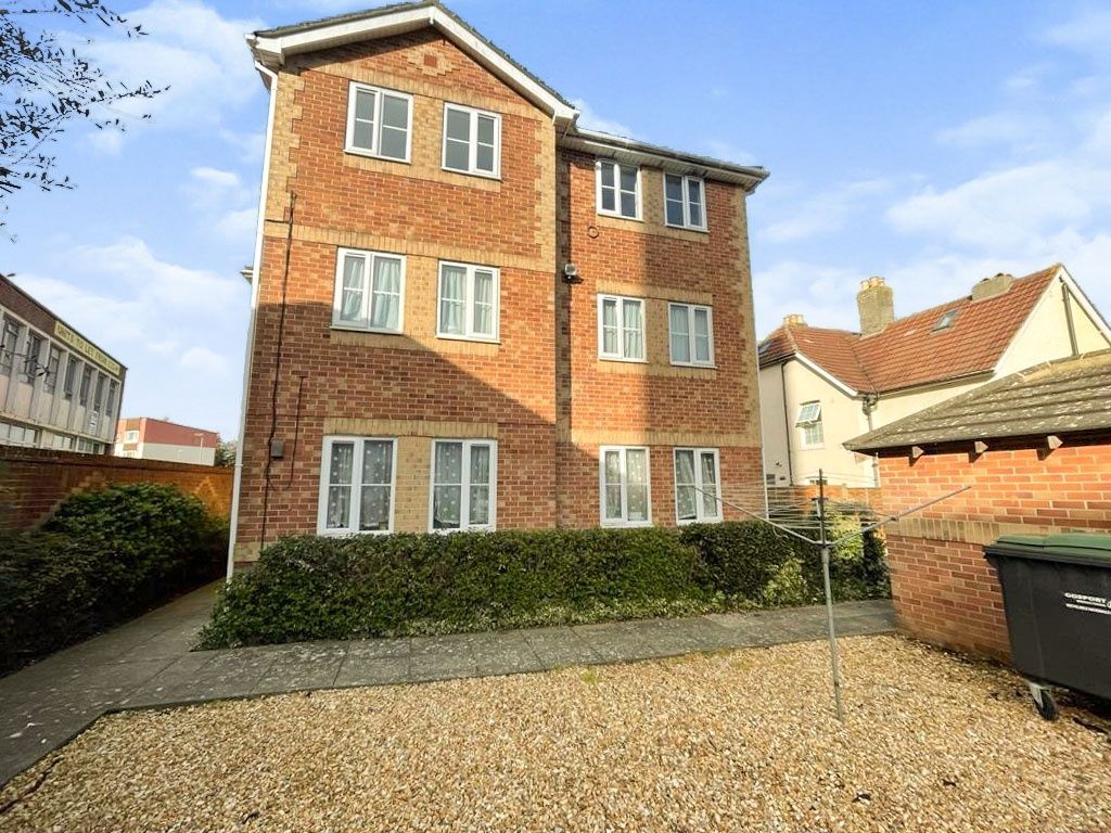 1 bed flat for sale in Lees Lane, Gosport PO12, £100,000 Zoopla