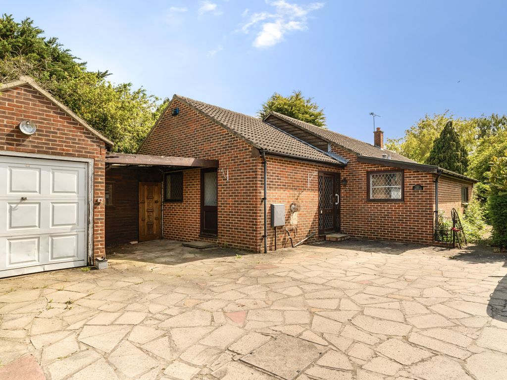 3 bed bungalow for sale in High Wych Road, Sawbridgeworth