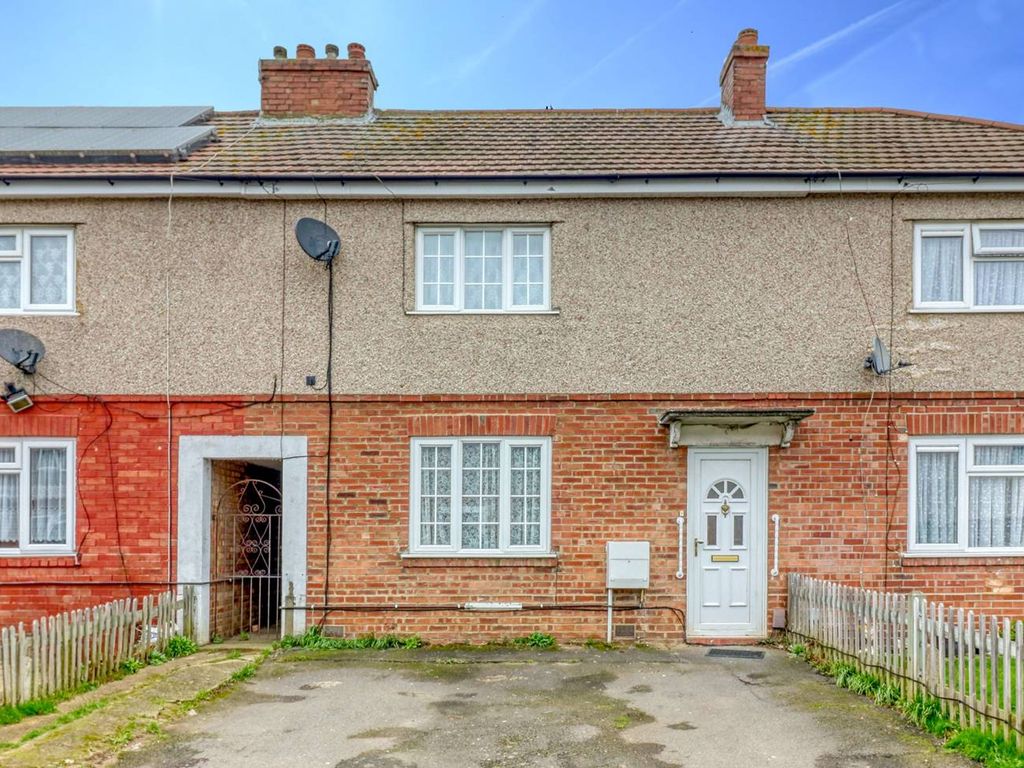 3 bed terraced house for sale in Howard Avenue, Slough SL2, £380,000
