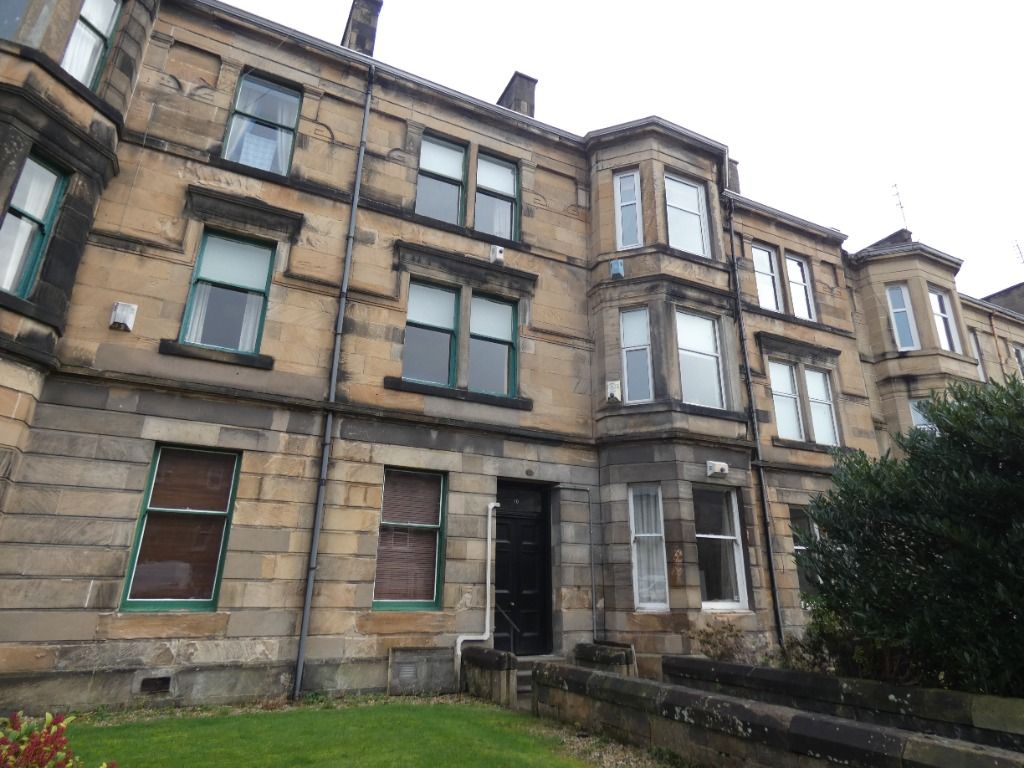 2 bed flat to rent in Greenlaw Avenue, Paisley, Renfrewshire PA1, £725