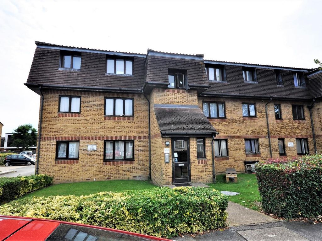 Studio to rent in Southwold Road, Watford WD24, £900 pcm Zoopla