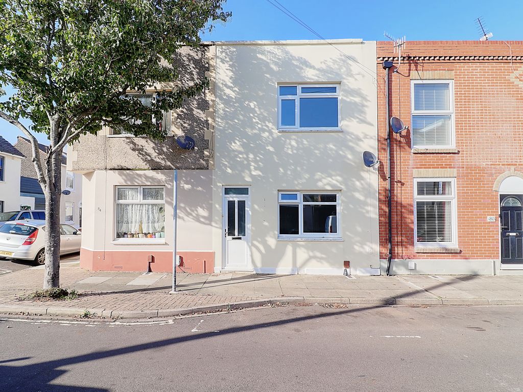 2 bed terraced house for sale in Stansted Road, Southsea PO5, £240,000