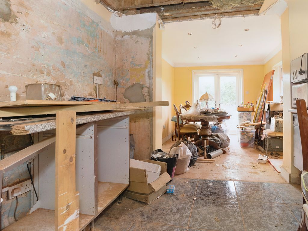 4 bed terraced house for sale in Whittington Road, London N22, £375,000