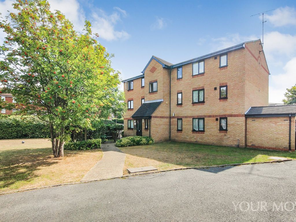 1 bed flat for sale in Latimer Drive, Hornchurch RM12 Zoopla