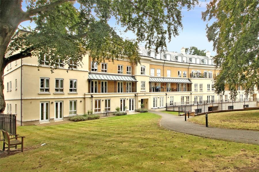 3 bed flat to rent in Woking Town, Surrey GU22, £1,900 pcm Zoopla