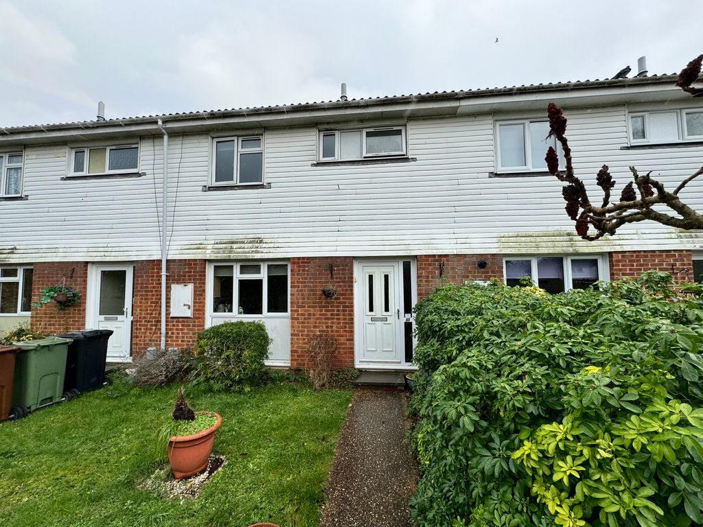 3 bed terraced house to rent in Parsons Green, Guildford GU1, £1,450