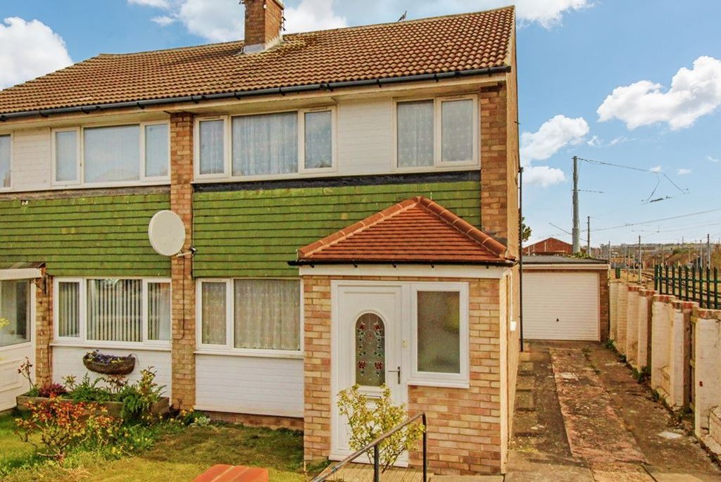 3 bed semidetached house to rent in Cheswick Drive, Gosforth