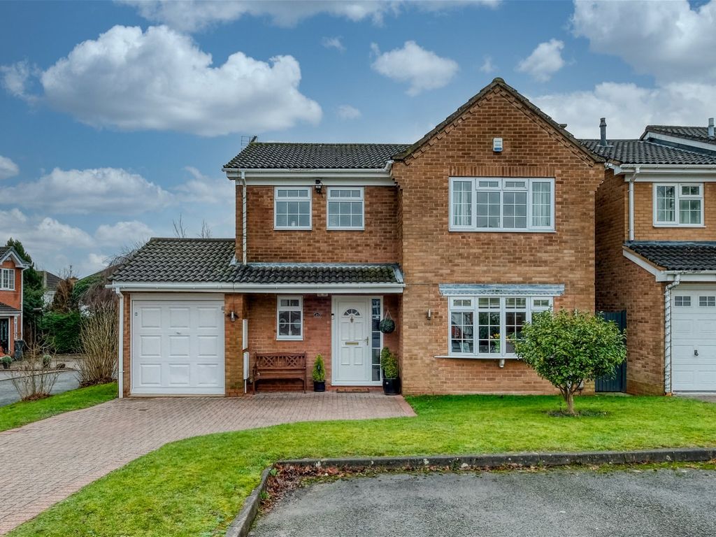 4 Bed Detached House For Sale In De Moram Grove, Solihull B92, £565,000 