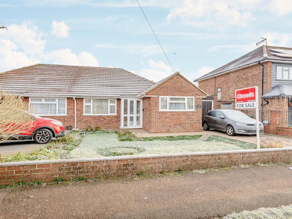 3 bed semidetached bungalow for sale in Wolverton Gardens, Horley RH6