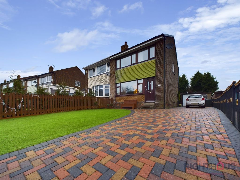 3 bed semidetached house for sale in Woodrow Drive, Low Moor BD12, £
