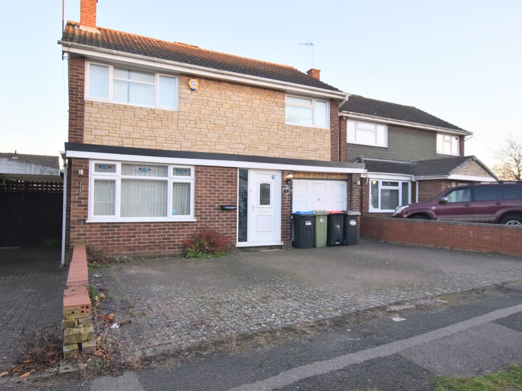 4 bed detached house to rent in Calluna Drive, Bletchley, Milton Keynes