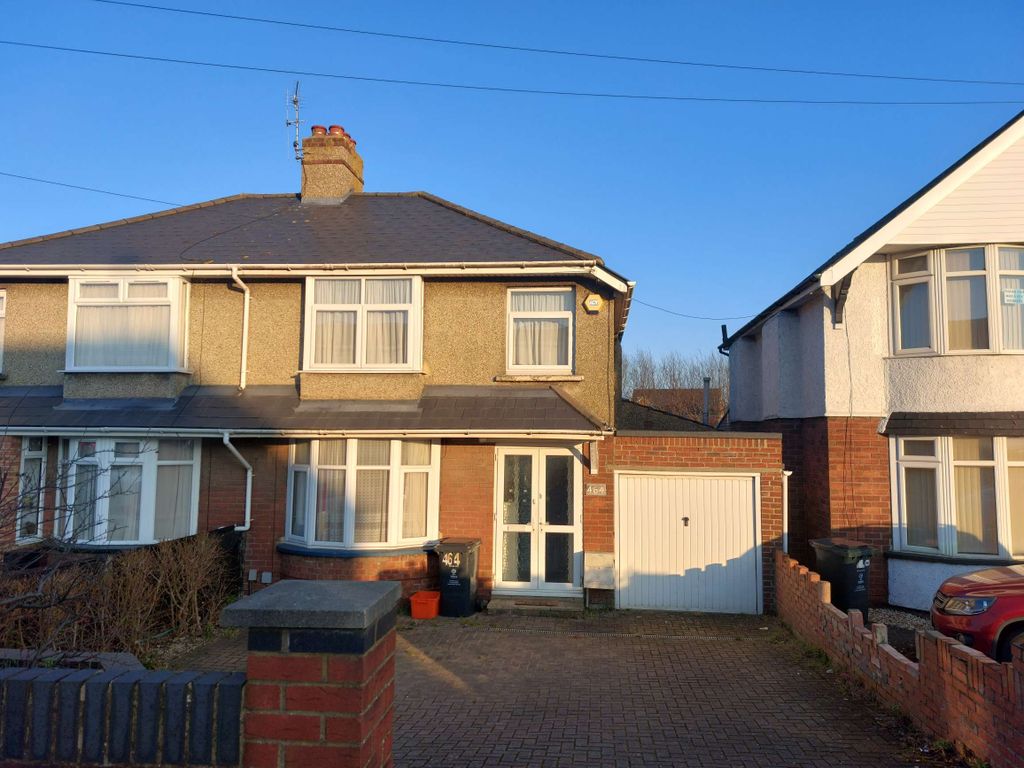 3 bed semidetached house to rent in Cricklade Road, Swindon, Wiltshire