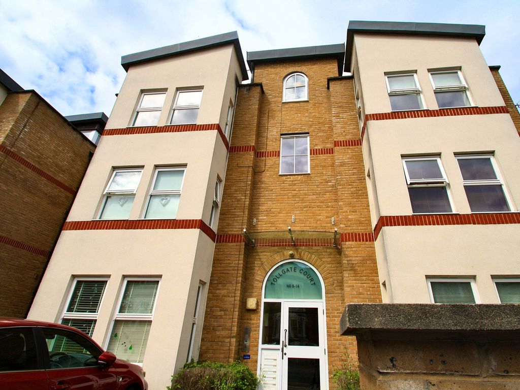 2 bed flat to rent in Moreton Road, South Croydon CR2, £1,700 pcm Zoopla