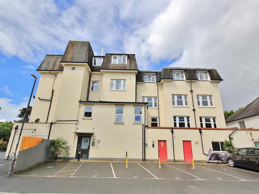 2 bed flat for sale in Christchurch Road, East Cliff, Bournemouth BH1