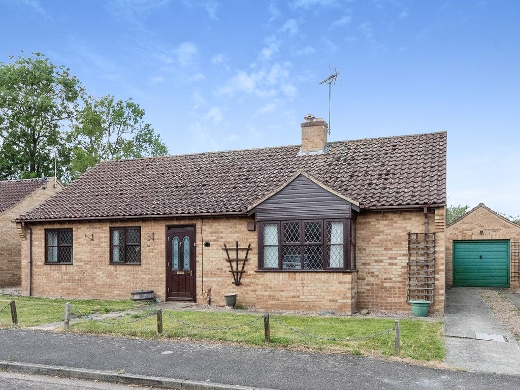 3 bed detached bungalow for sale in Vincent Close, Feltwell, Thetford