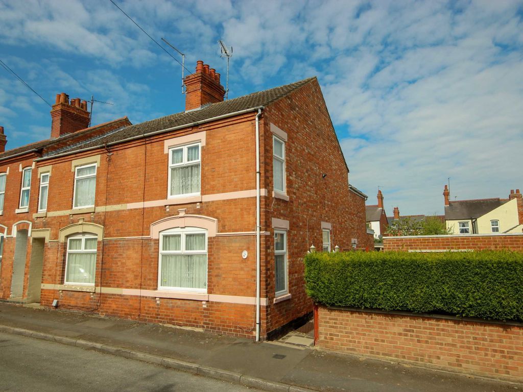 2 bed end terrace house for sale in Glassbrook Road, Rushden