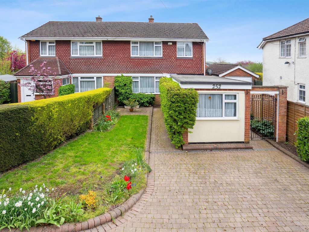 3 bed semidetached house for sale in Hatters Lane, High HP13