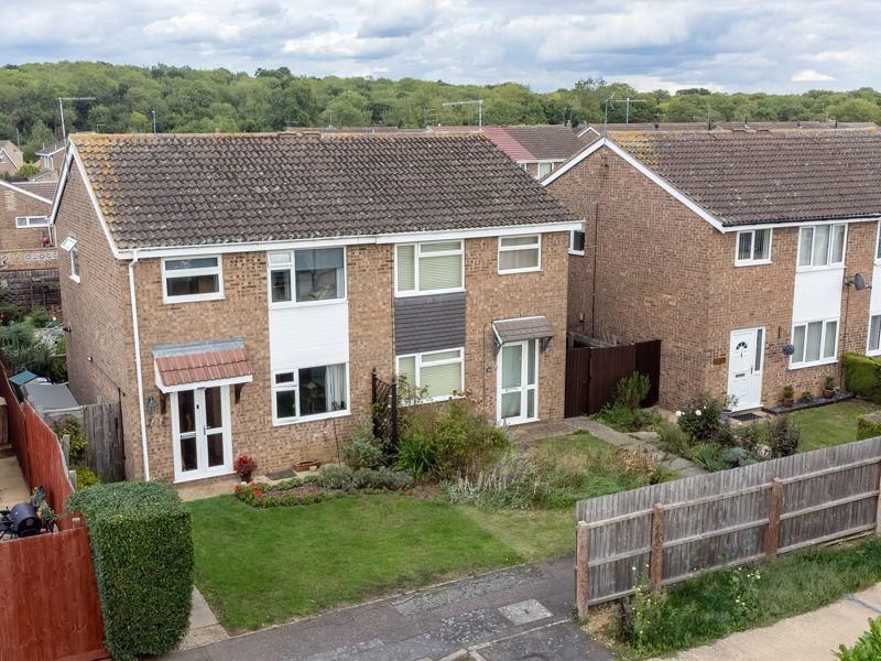 3 bed property to rent in Moss Walk, Corby NN18, £1,050 pcm Zoopla