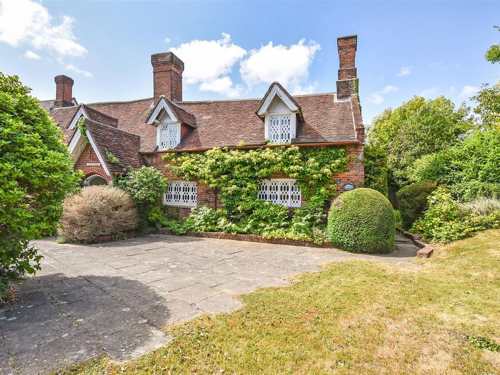 2 bed cottage for sale in Hursley Road, Chandler's Ford, Hampshire SO53
