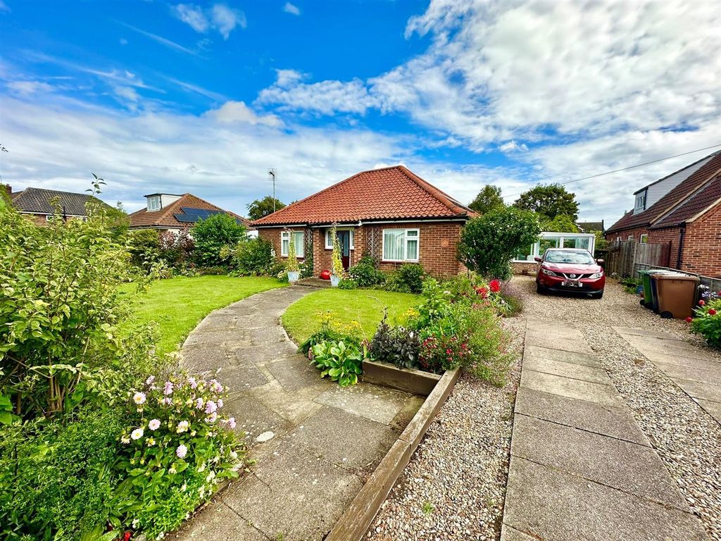 3 bed detached bungalow for sale in Brumstead Road, Stalham, Norwich