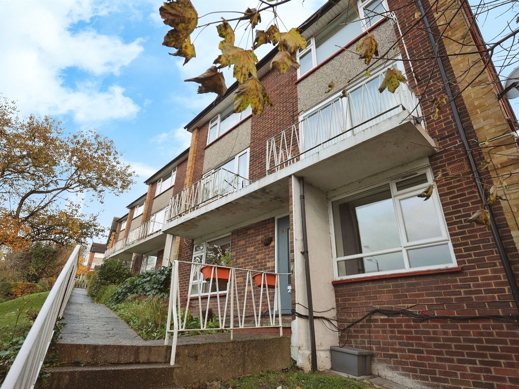 2 bed for sale in Amersham Hill, High HP13, £225,000