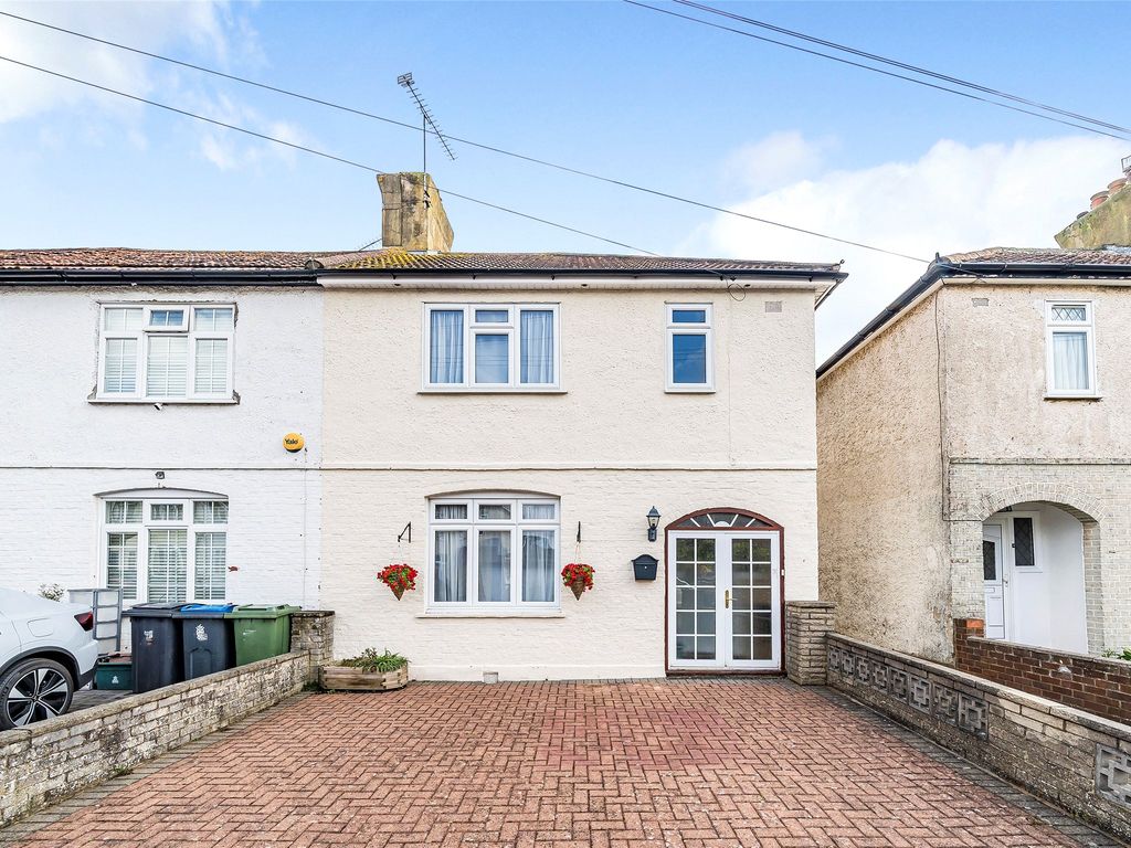 3 bed end terrace house for sale in Idmiston Square, Worcester Park KT4