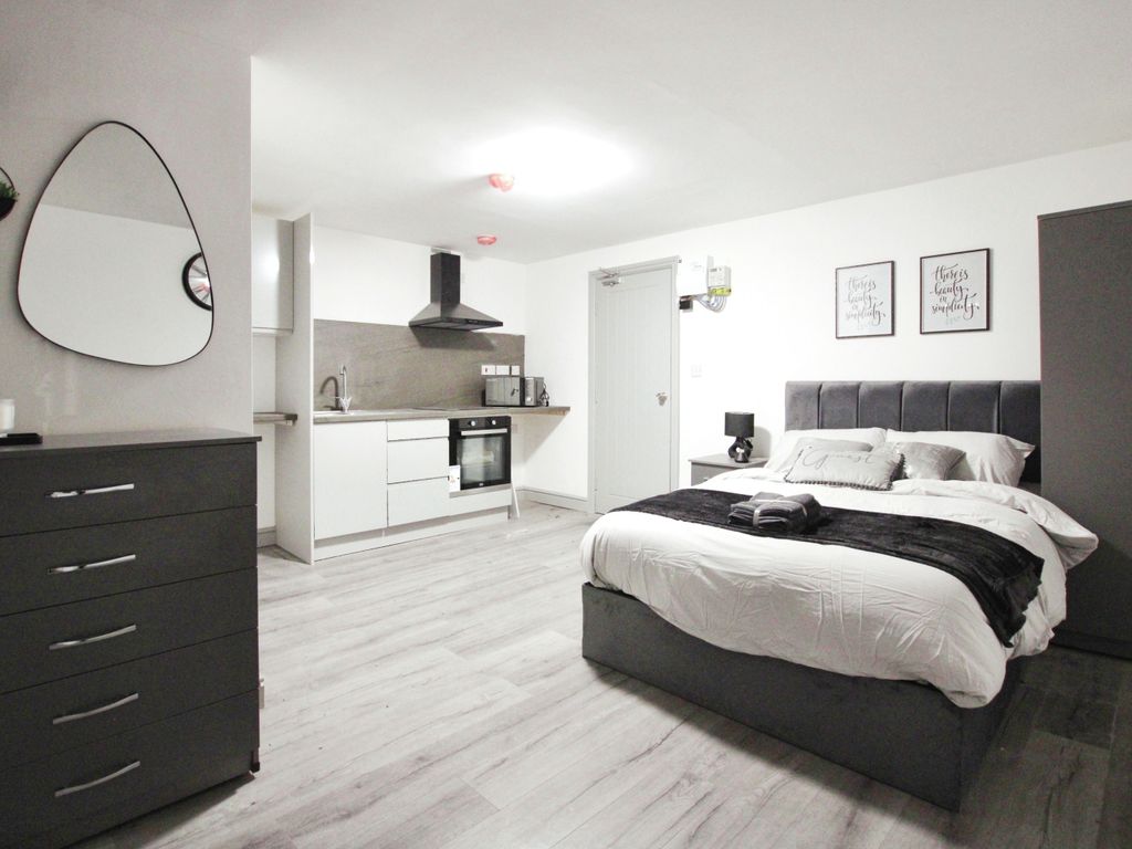 Studio to rent in Deane Church Lane, Bolton BL3, £750 pcm Zoopla