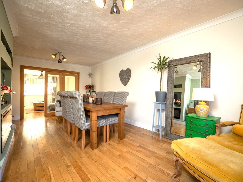3 bed semidetached house for sale in Oak Tree Road, Thatcham