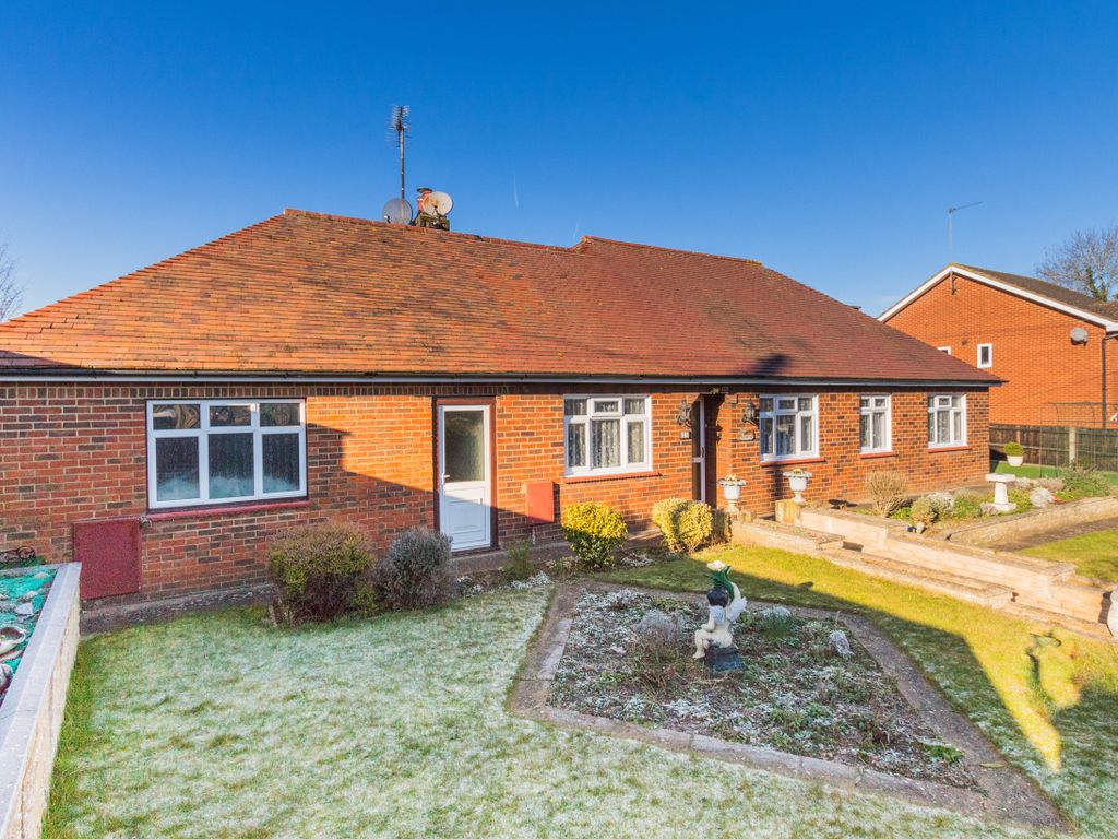 3 bed detached bungalow for sale in Addington Road, Irthlingborough