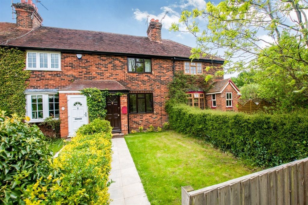 2 bed terraced house for sale in Maidenhead Road, Maidenhead SL6, £